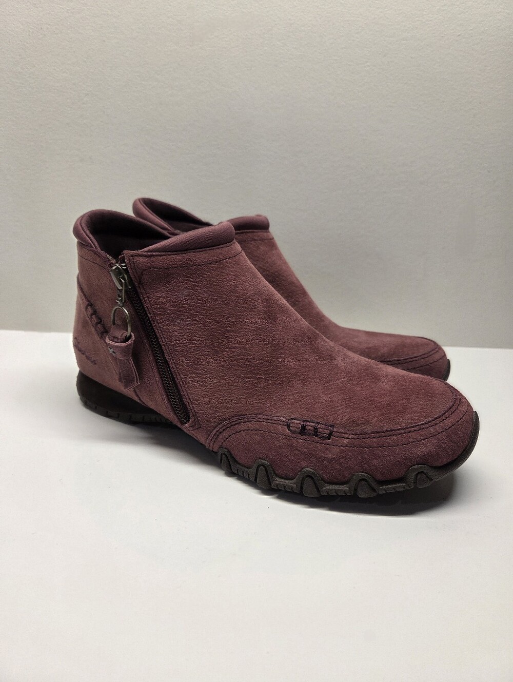 Skechers Relaxed Fit 49590 Burgundy Womens Size 7.5 Zip Side Memory Foam